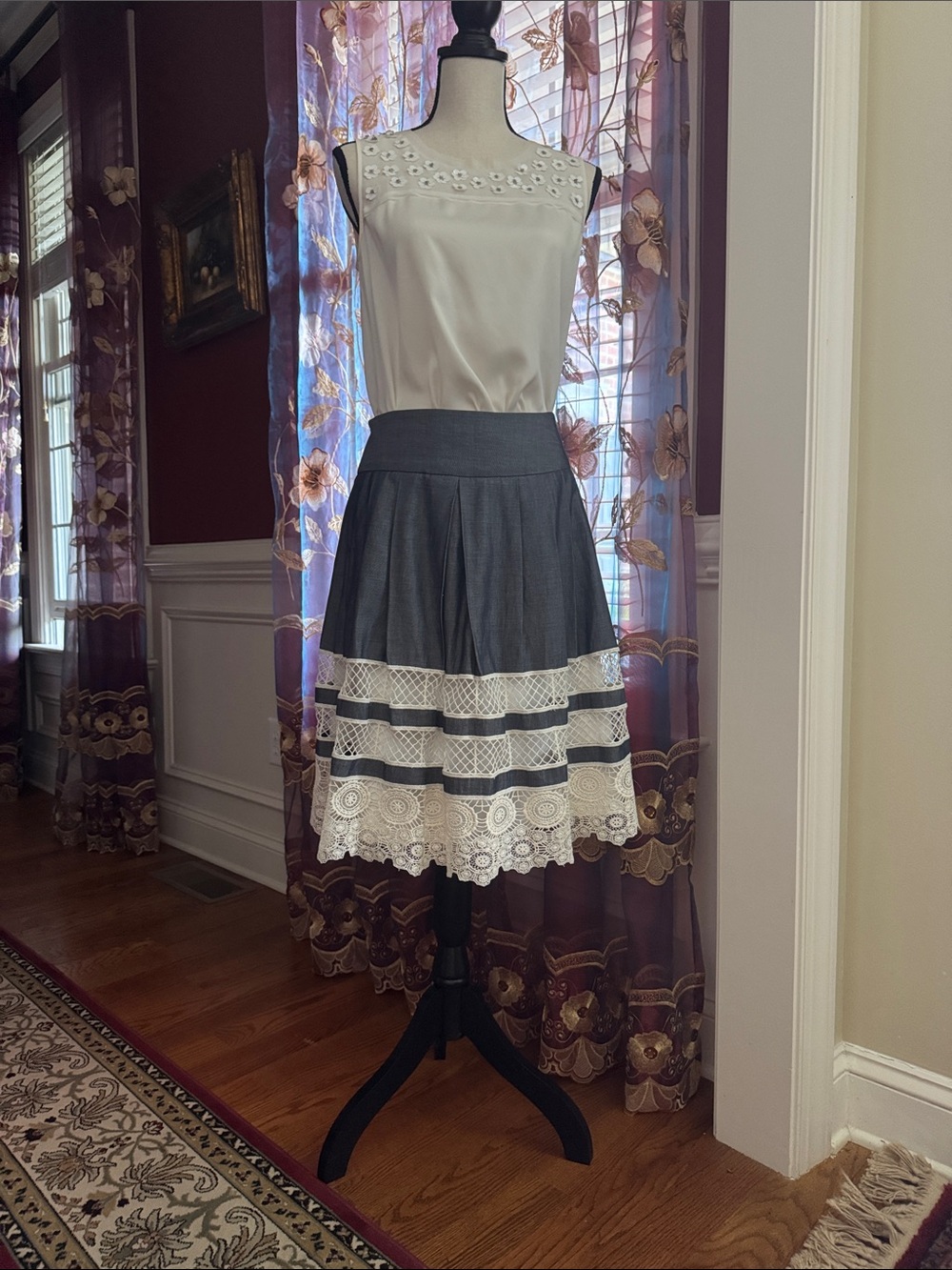 NWOT Ann Taylor 100% Cotton Gray Midi Skirt with Cream Lace Trim - Picture 2 of 11